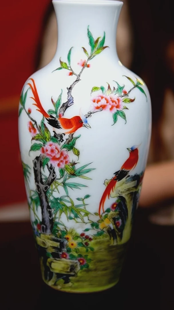 陶瓷许*牛珐琅彩折枝花鸟观音瓶