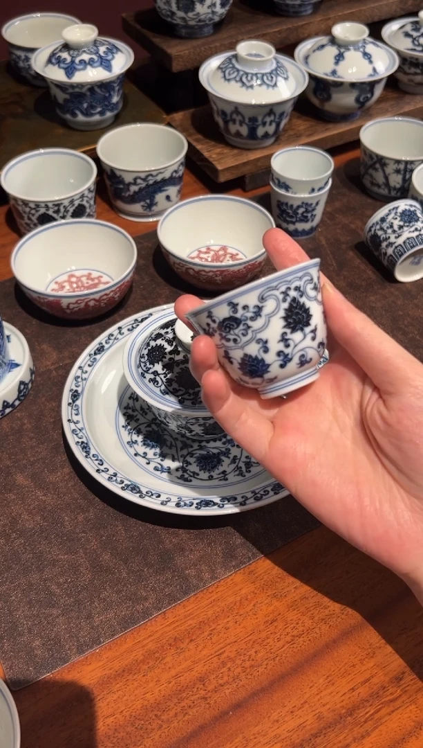 居*松风馆藏青花缠枝莲花神杯