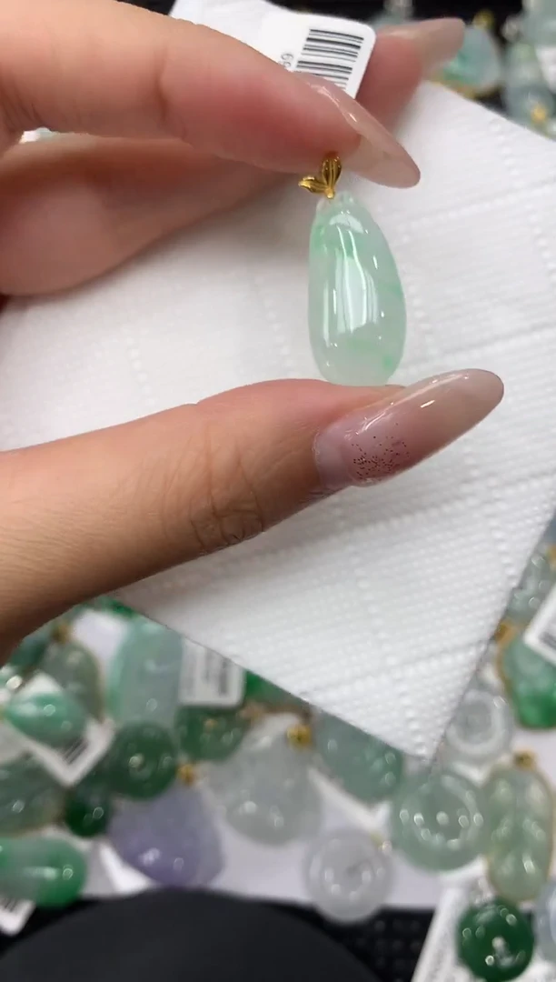 颈饰18K金镶嵌翡翠1111111111