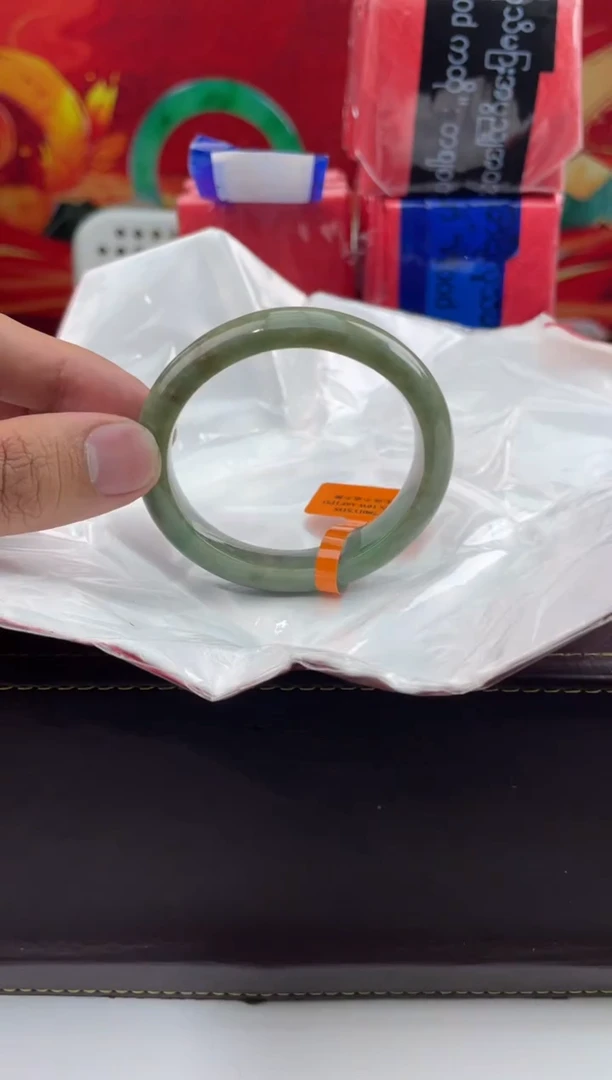 【闪购商品】翡翠手镯未镶嵌17翡翠手镯（微瑕）