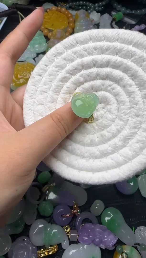 颈饰未镶嵌翡翠缅甸翡翠吊坠