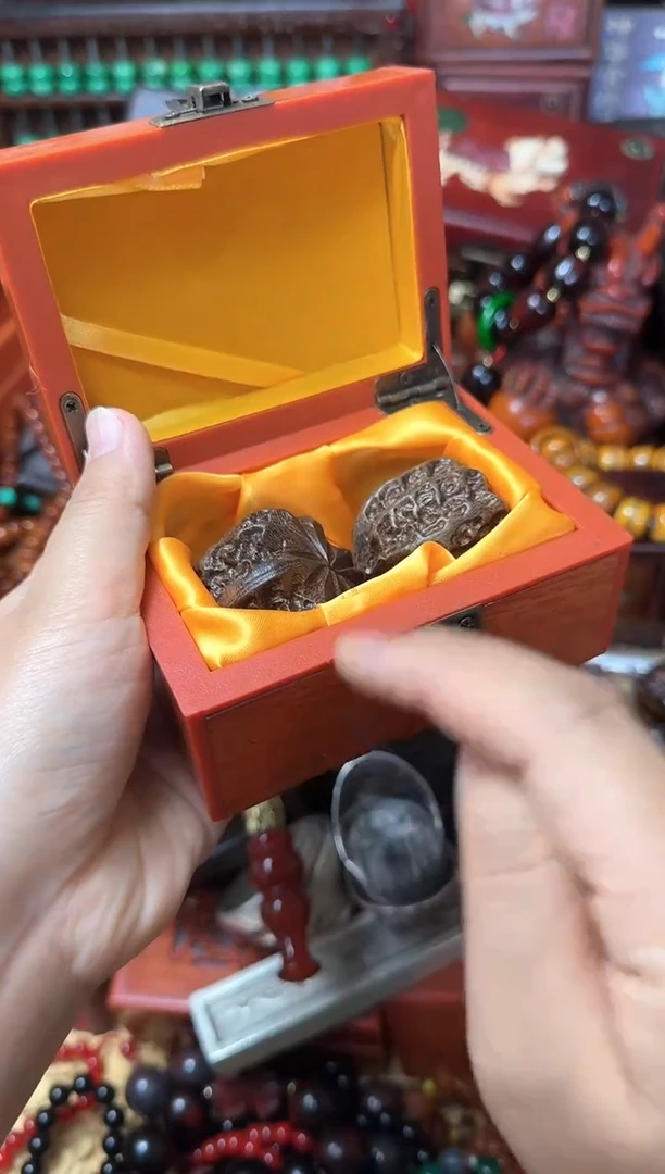 木礼盒奇楠香核桃一对