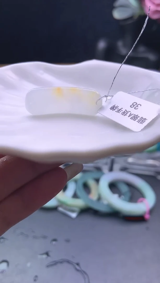 颈饰未镶嵌翡翠?***?手牌