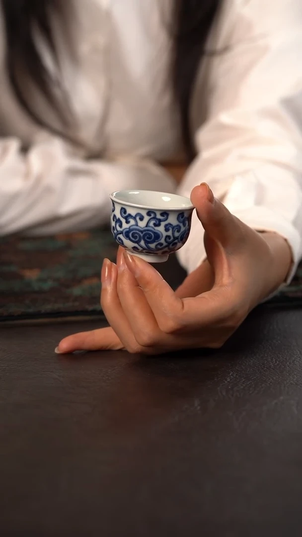 研山琢器青花灵芝小炉式杯