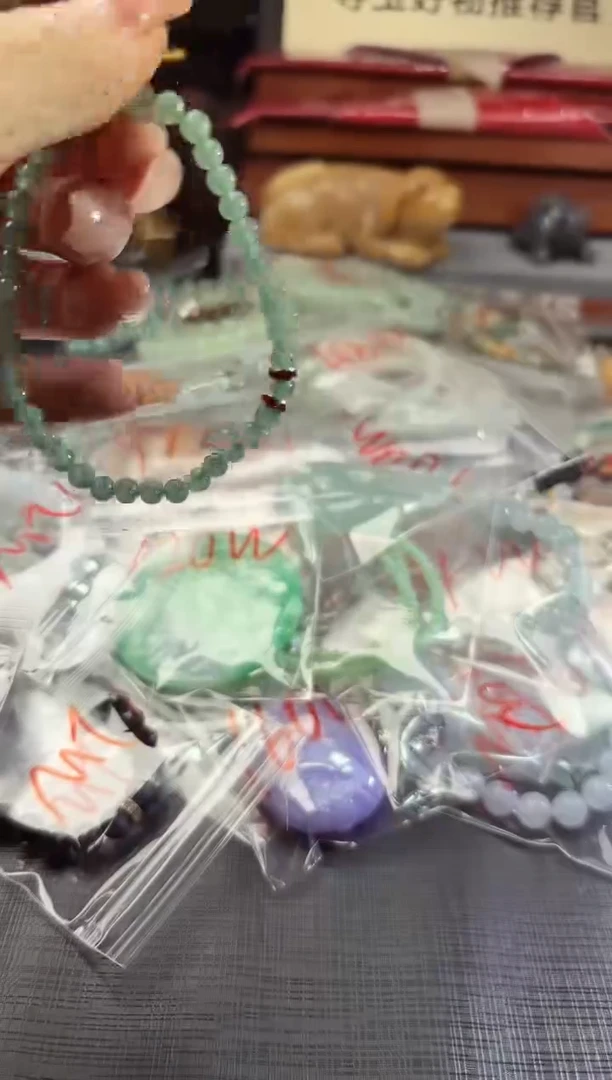 翡翠未镶嵌颈饰童**?100714950随机发仅一件