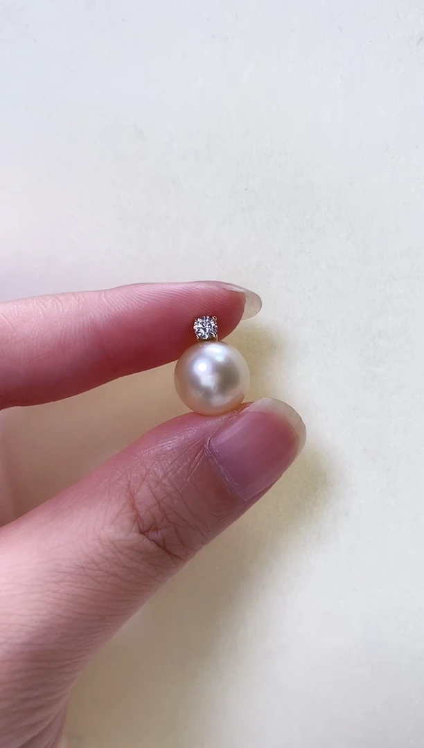 18K金镶嵌吊坠(赠链)海水珍珠11.4mm