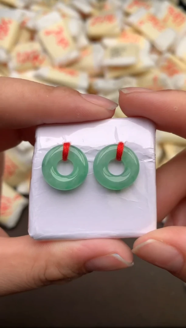 翡翠挂件未镶嵌 —