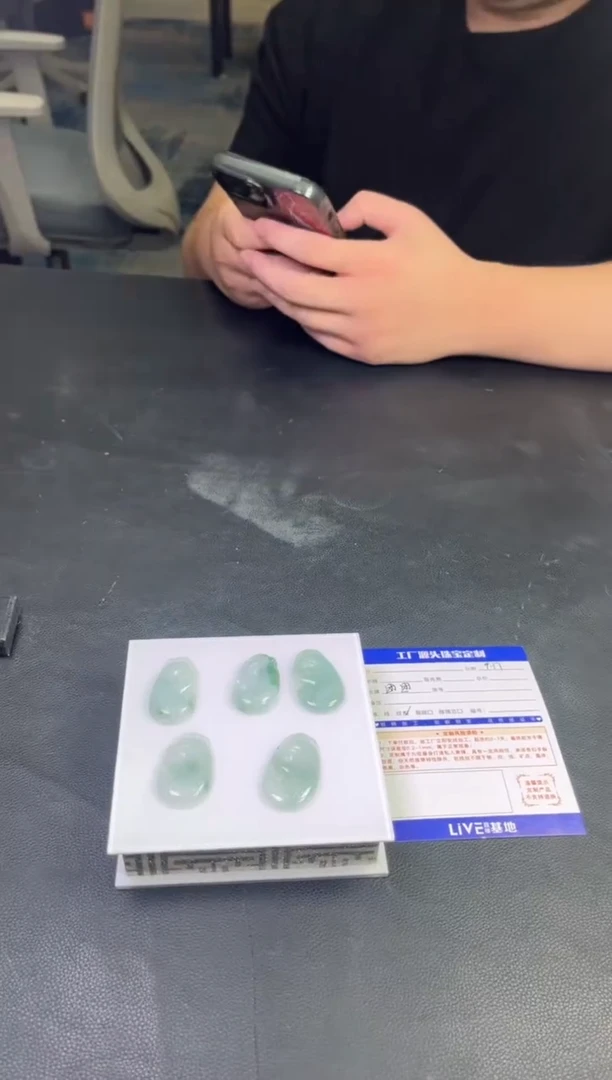 颈饰未镶嵌翡翠飘花如意多样性发货