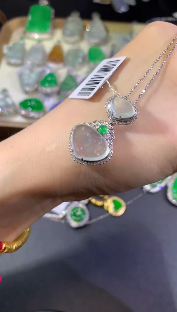 吊坠(不含链)18K金镶嵌翡翠32-爱心（不含链和扣