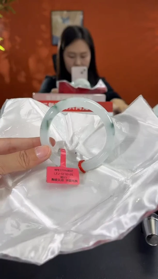 未镶嵌手镯翡翠5    55.8