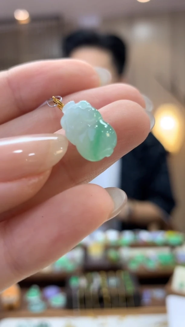 翡翠18K金镶嵌吊坠(不含链)福猪