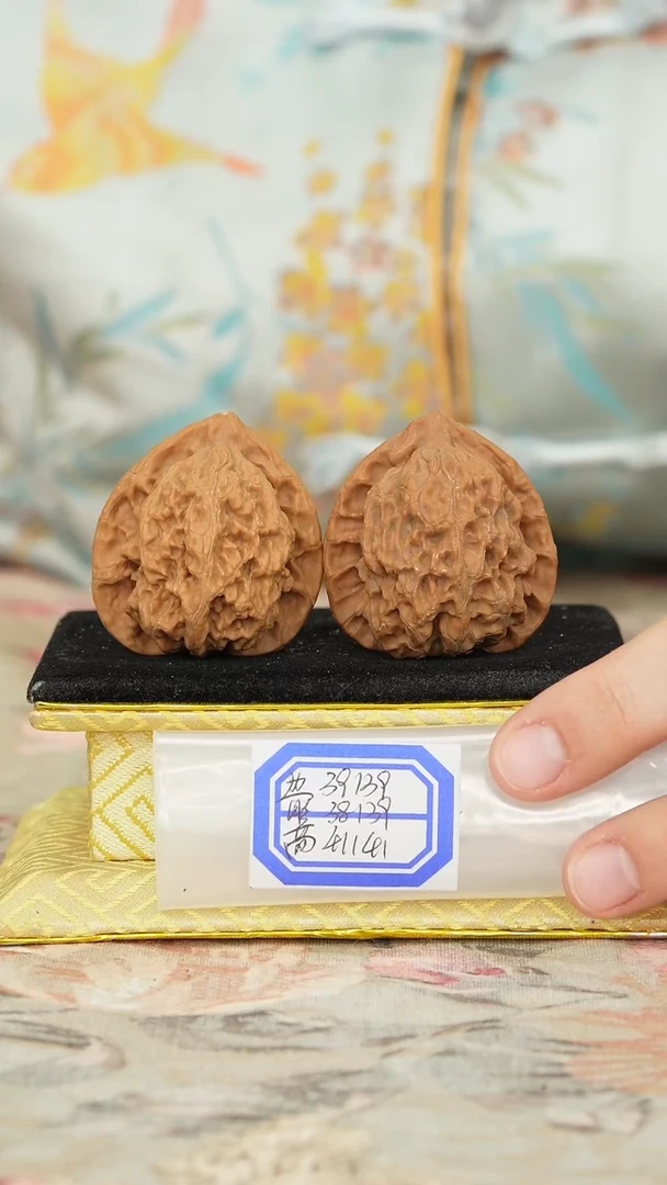 【闪购商品】文玩核桃把件梨木台