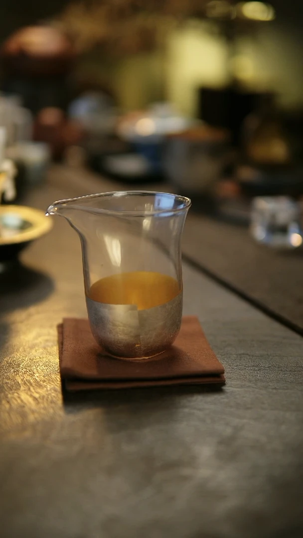 @*今阿眠     沁黄炼金银箔公道杯