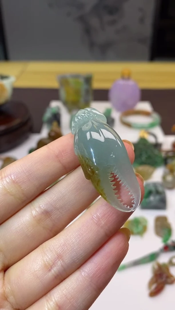 翡翠挂件未镶嵌翡翠蟹钳