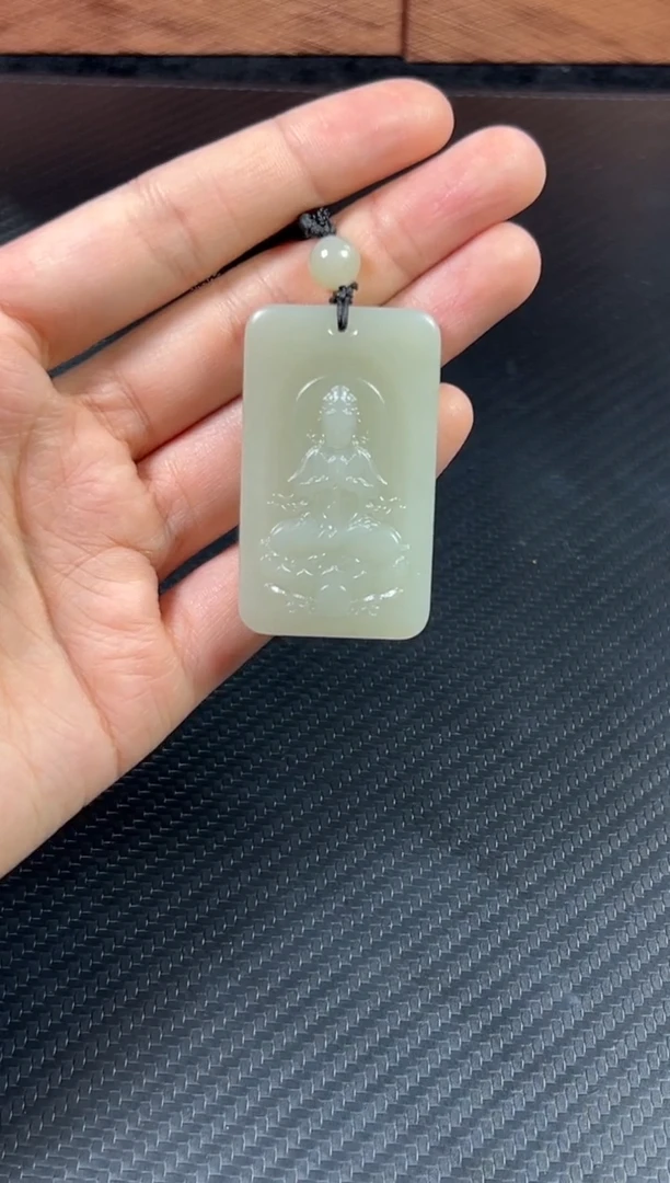 和田玉未镶嵌吊坠(赠链)且末微色差近矿吊坠j