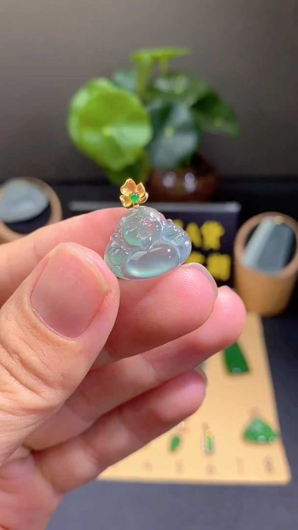 翡翠18K金镶嵌颈饰翡翠A货