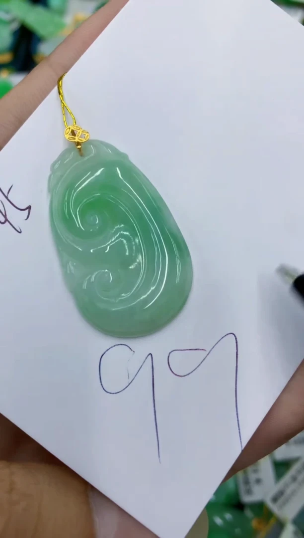翡翠18K金镶嵌颈饰11111111111