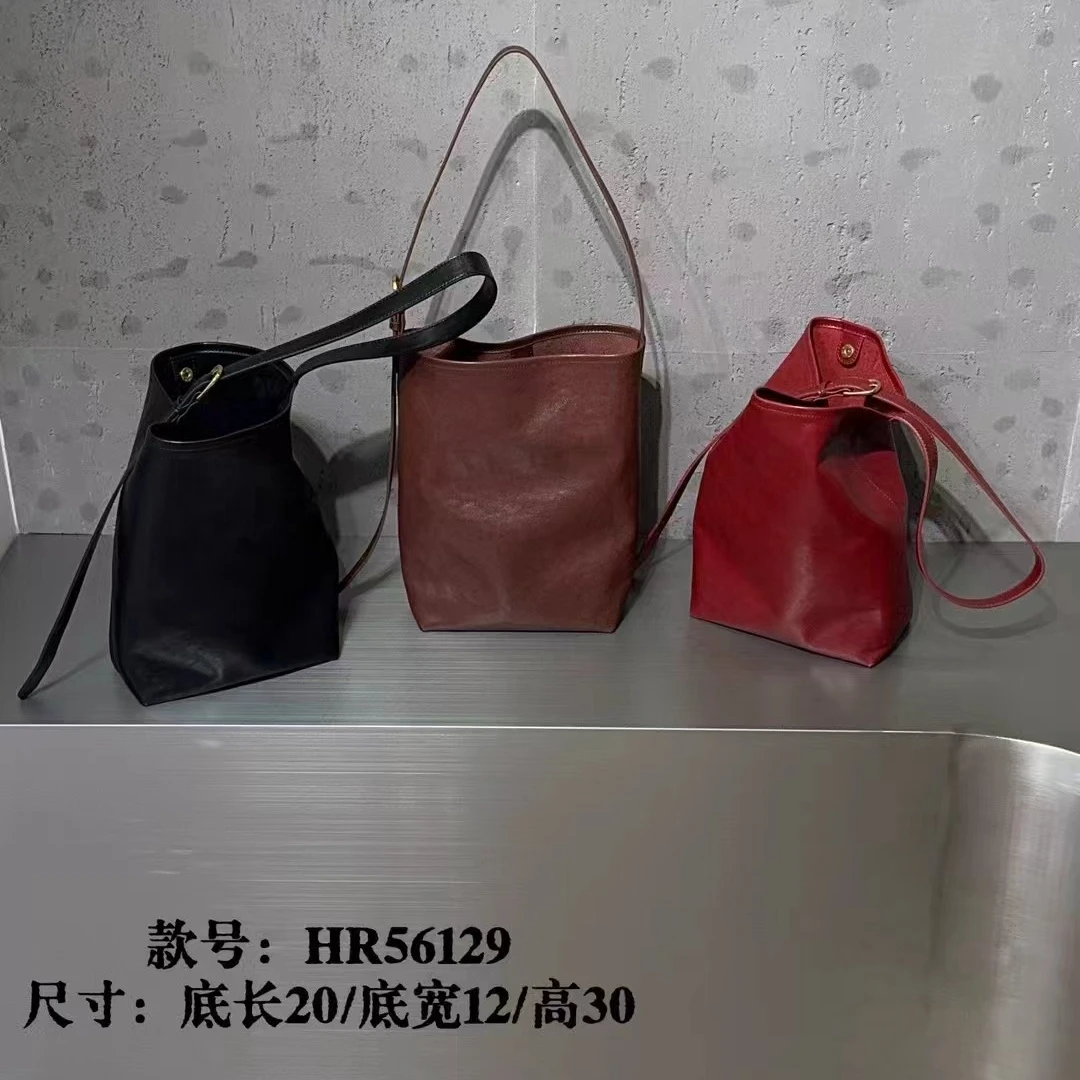 百豆高品质头层牛皮时尚百搭水桶单肩包56129