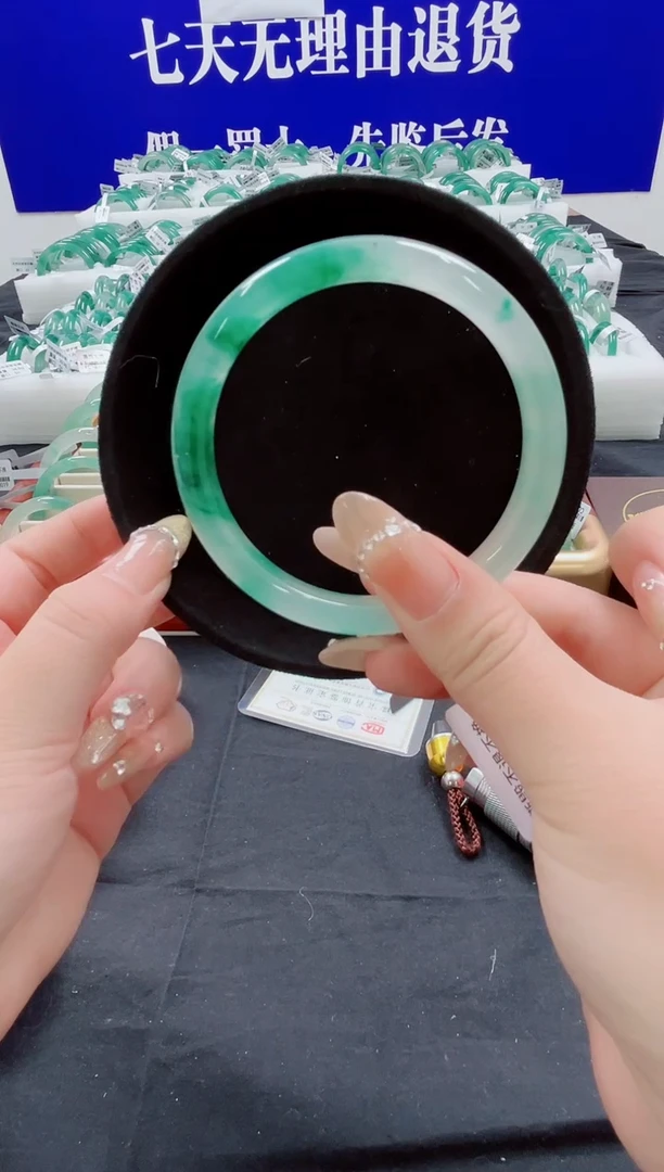 未镶嵌手镯石英质玉（非洲翠）圈口62