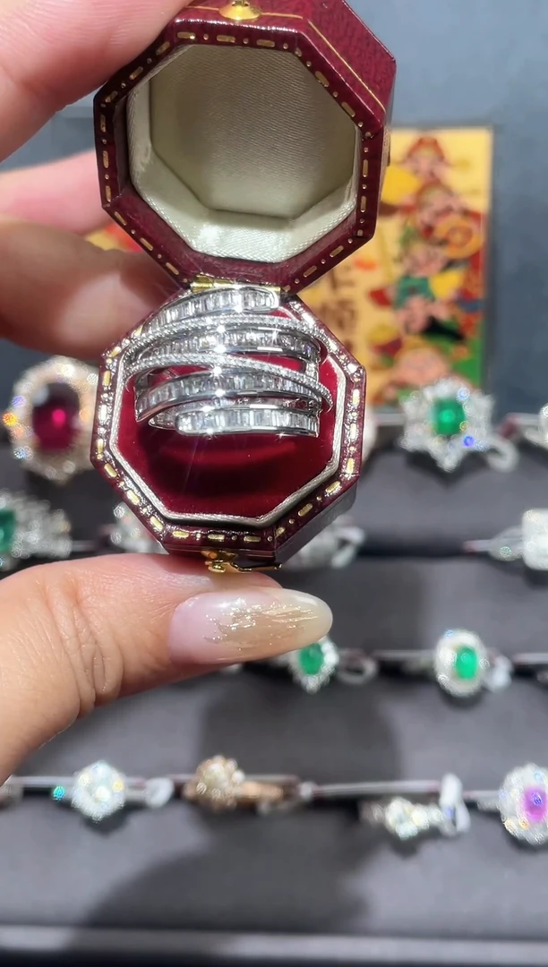 【闪购商品】钻石戒指/指环18K金镶嵌钻石戒指