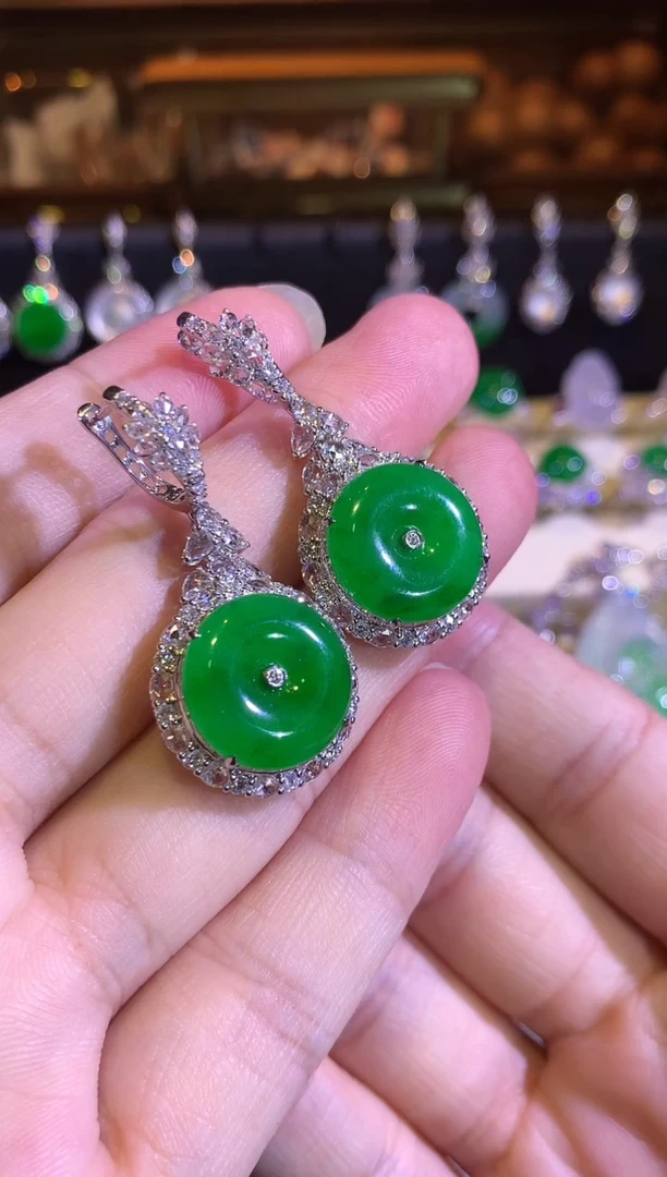 翡翠18K金镶嵌耳饰满冰满色正阳绿平安扣耳坠