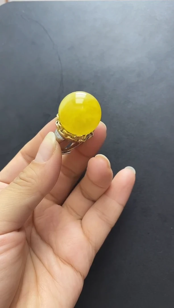 裸石琥珀未镶嵌戒指