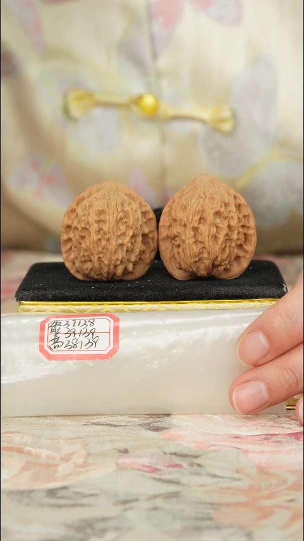 【闪购商品】文玩核桃把件罗家沟