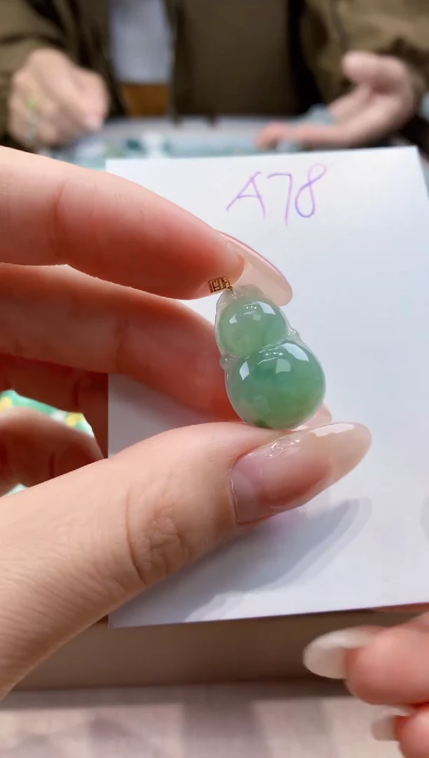翡翠未镶嵌颈饰天然缅甸a货翡翠