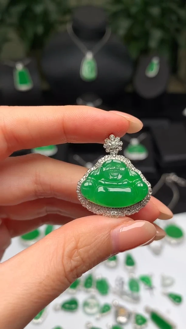 颈饰18K金镶嵌翡翠佛公