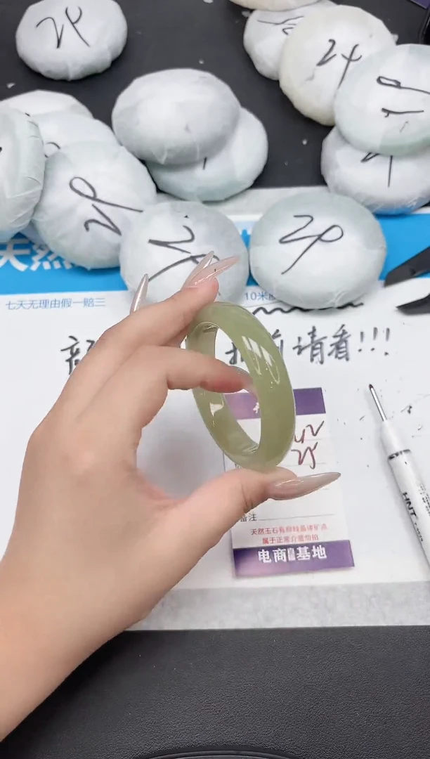 未镶嵌手镯石英质玉342-55.3