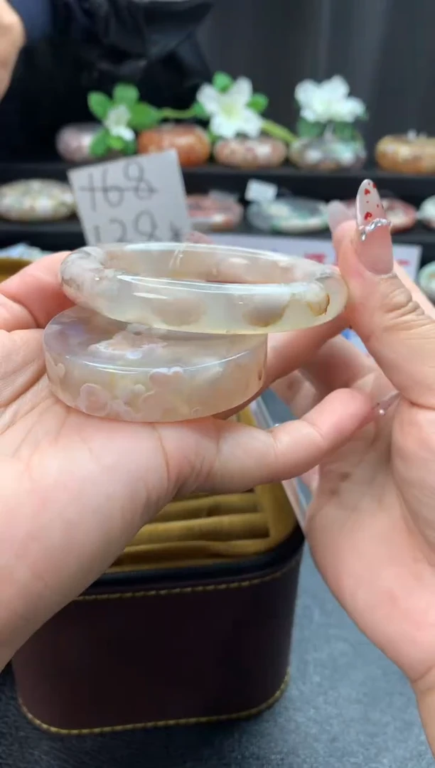 未镶嵌手镯石英质玉（56-57圈口）赠送镯心