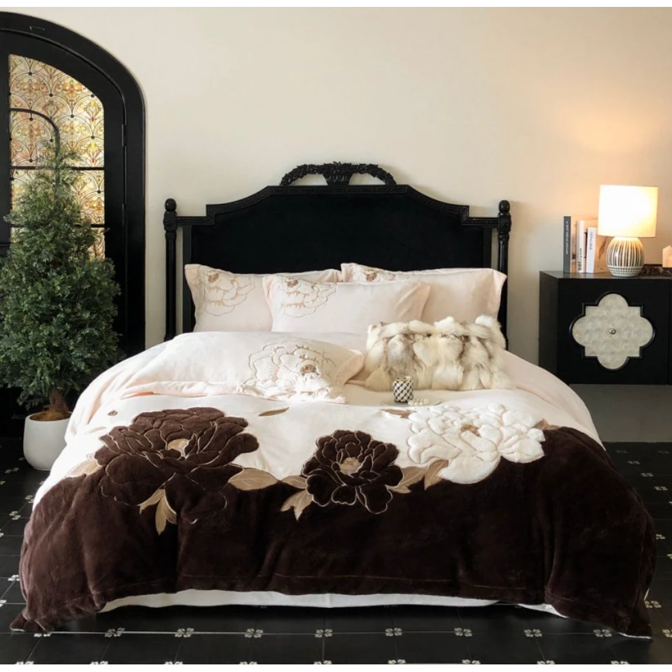 月亮家-高端超柔蓄热工艺双拼角保暖云绒套件-盛放华章