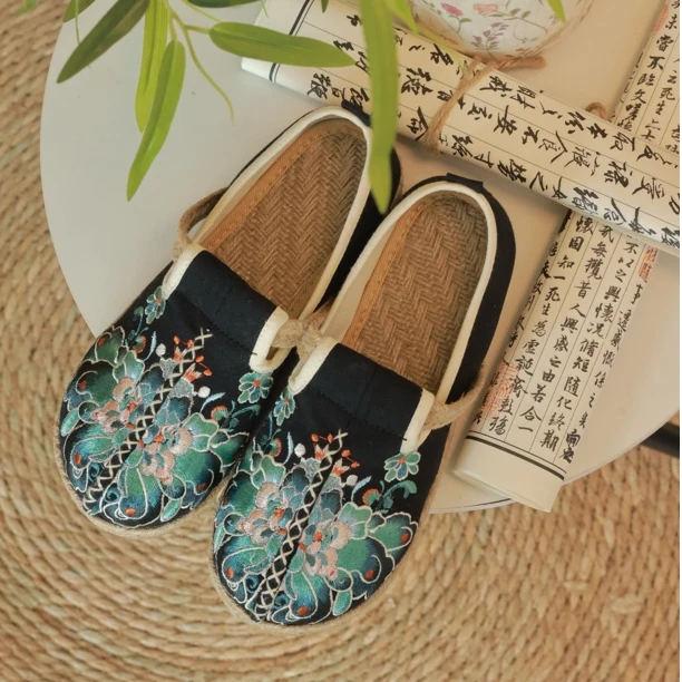 【青绿】2025年国风重工刺绣舒适百搭手工亚麻刺绣女鞋软底时尚平底