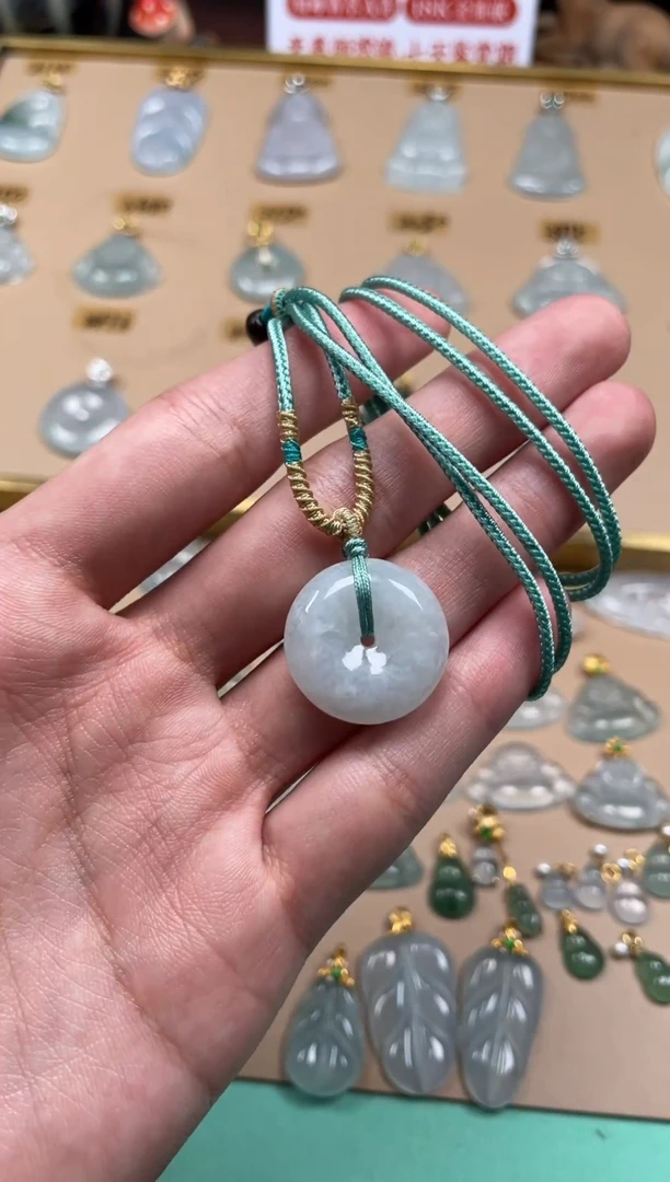 翡翠未镶嵌颈饰江****✨平安扣