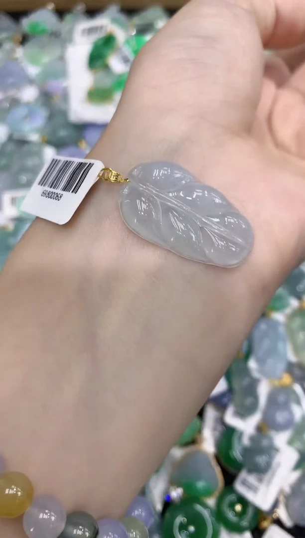 翡翠18K金镶嵌颈饰111111111111