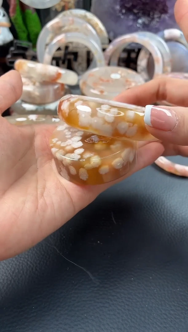 未镶嵌手镯（圆镯）石英质玉54