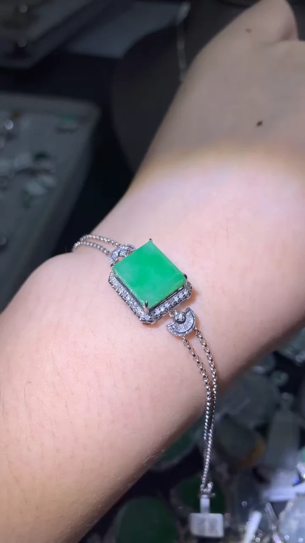 吊坠(不含链)18K金镶嵌翡翠手链