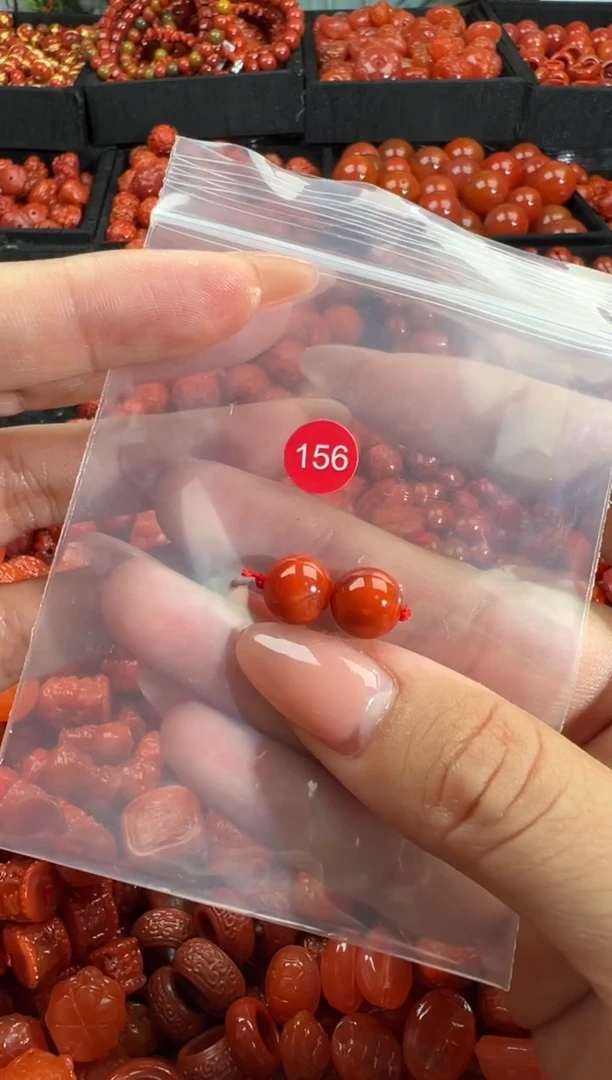 南红玛瑙未镶嵌颈饰1