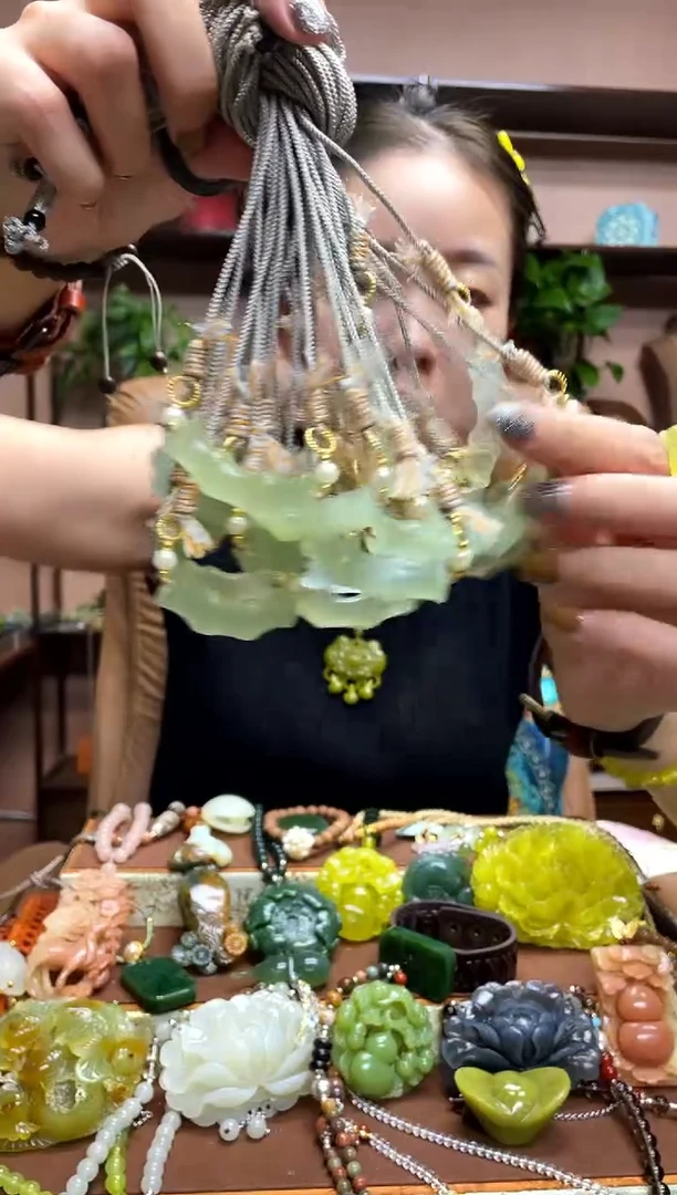 未镶嵌岫玉吊坠多样性发货发其中之一