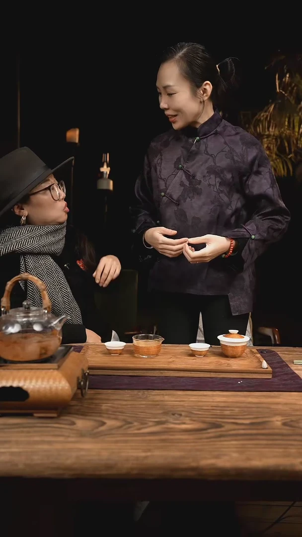 【闪购商品】镘姐同款燕尾扣插肩袖外套（紫色）