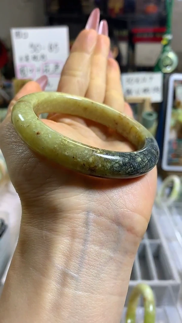 未镶嵌岫玉手镯9 56+ 包容