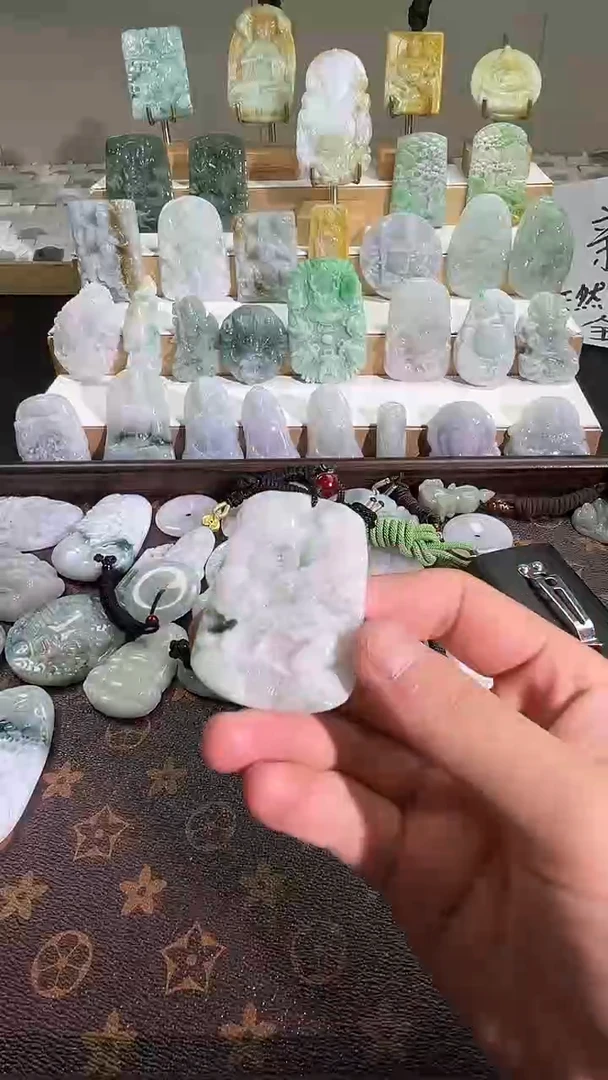 吊坠(赠链)未镶嵌翡翠11/23   1