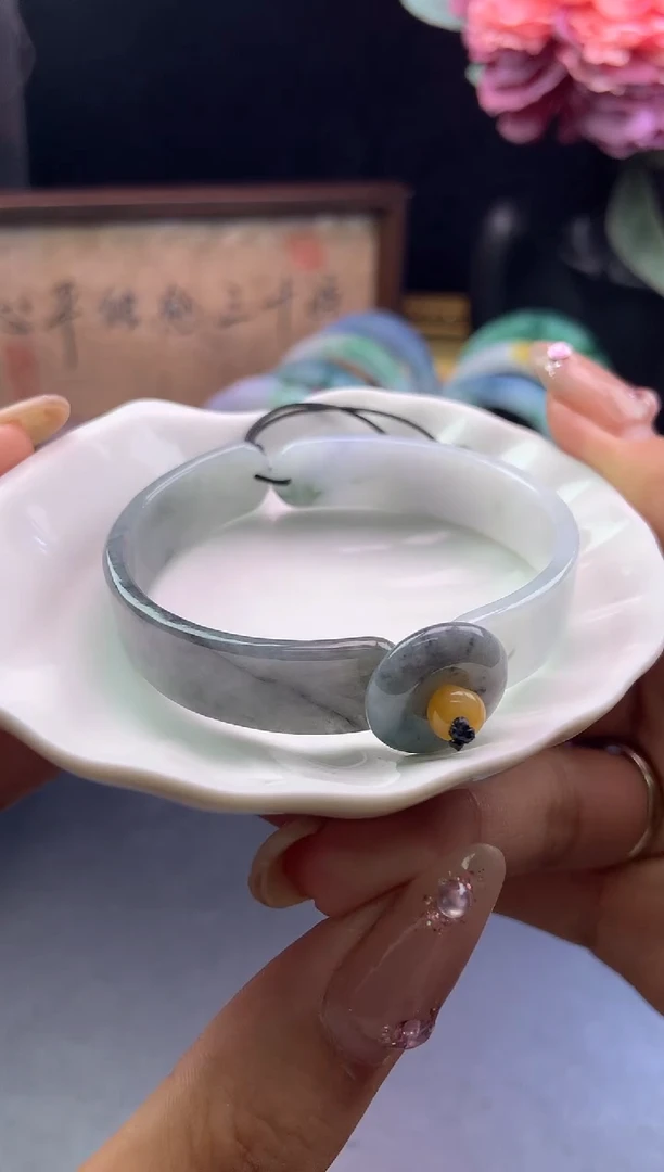 未镶嵌手镯翡翠半镯