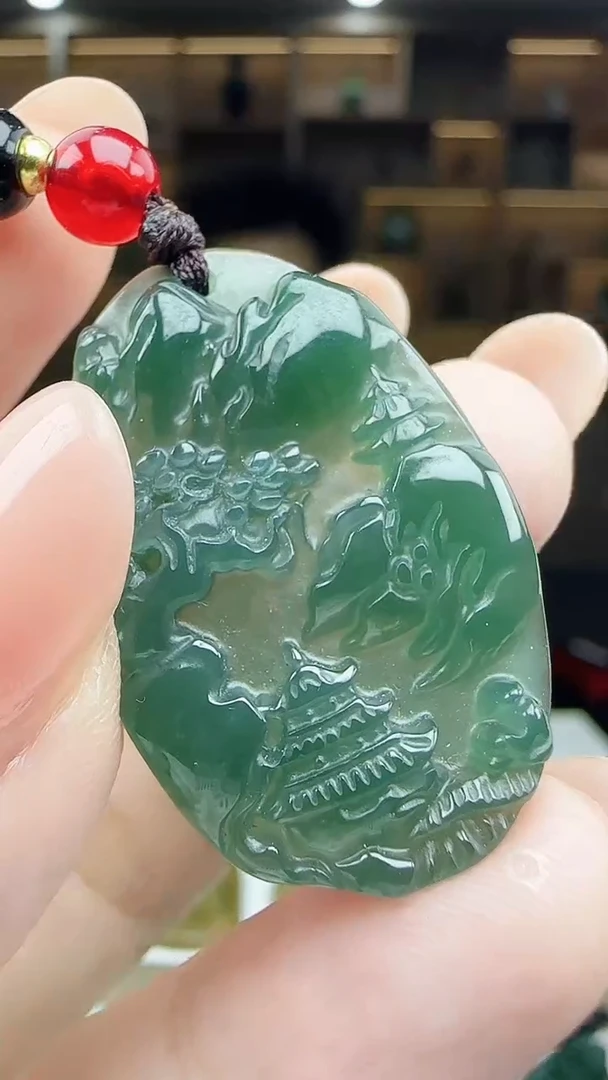 未镶嵌挂件翡翠多样性发其一  山水