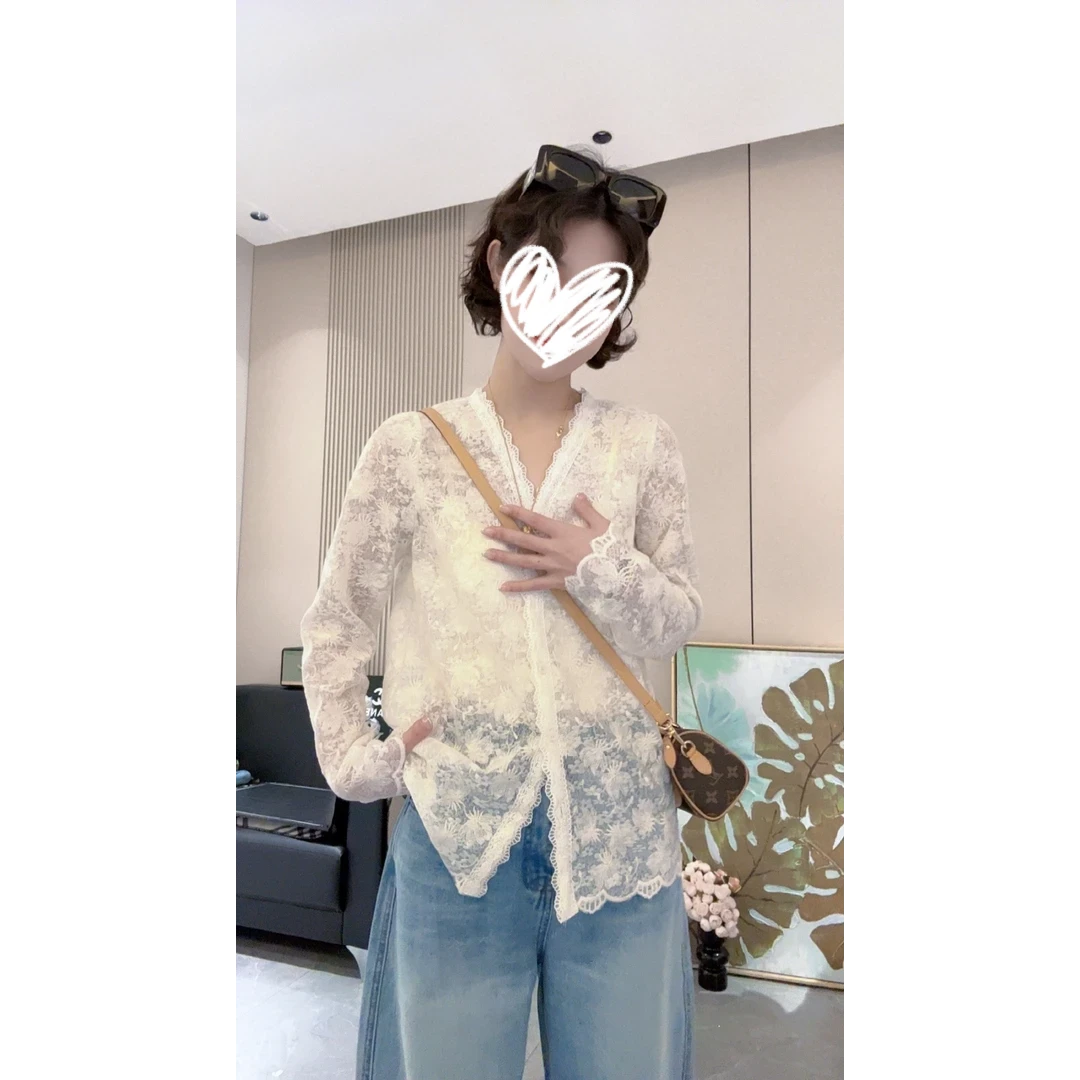 2025春款新款镂空宽松显瘦V领长袖蕾丝甜美气质打底衫女上衣8420