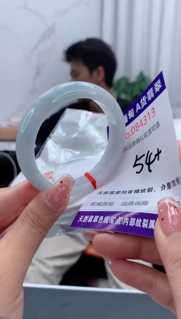 未镶嵌手镯翡翠有纹，完美者勿拍