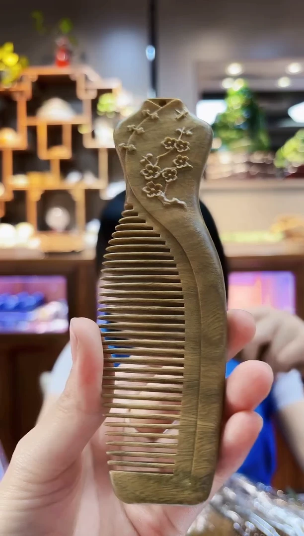 维腊木（绿檀）无事牌梳子