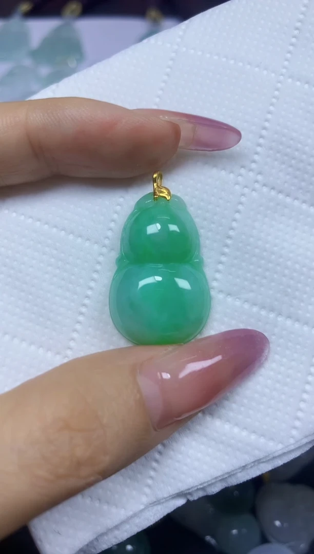 翡翠18K金镶嵌颈饰挂件