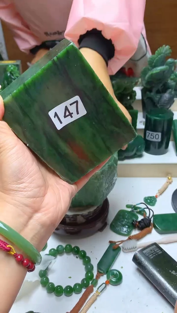 未镶嵌和田玉摆件1