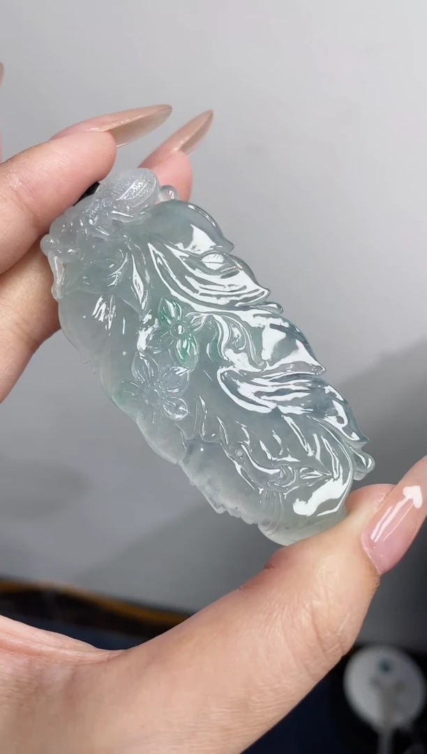 翡翠未镶嵌颈饰叶子